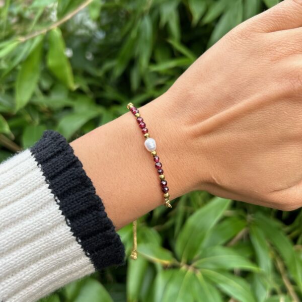 Armband - verstelbaar - Granaat / Parel