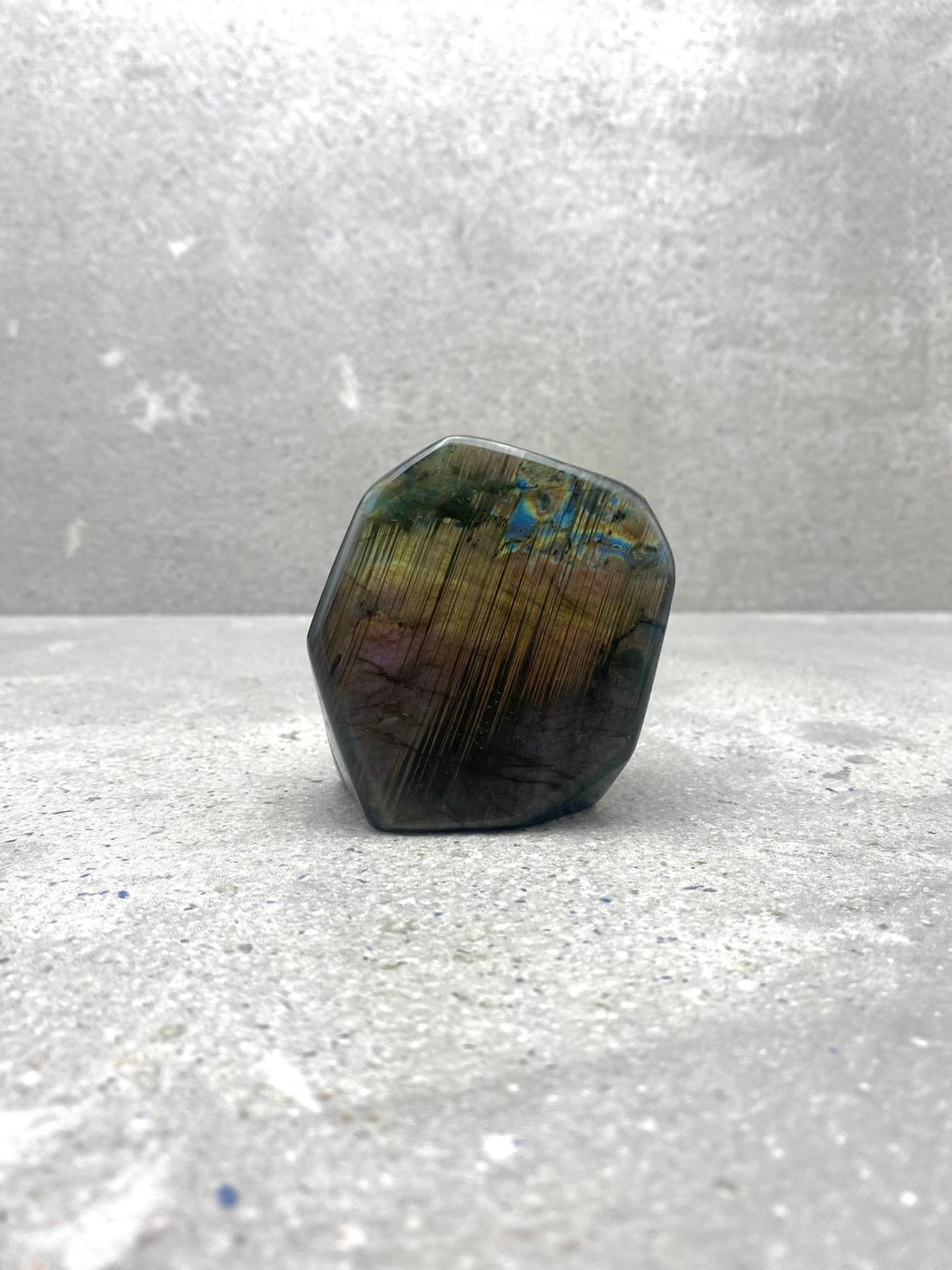 Labradoriet - freeform cut base - #1