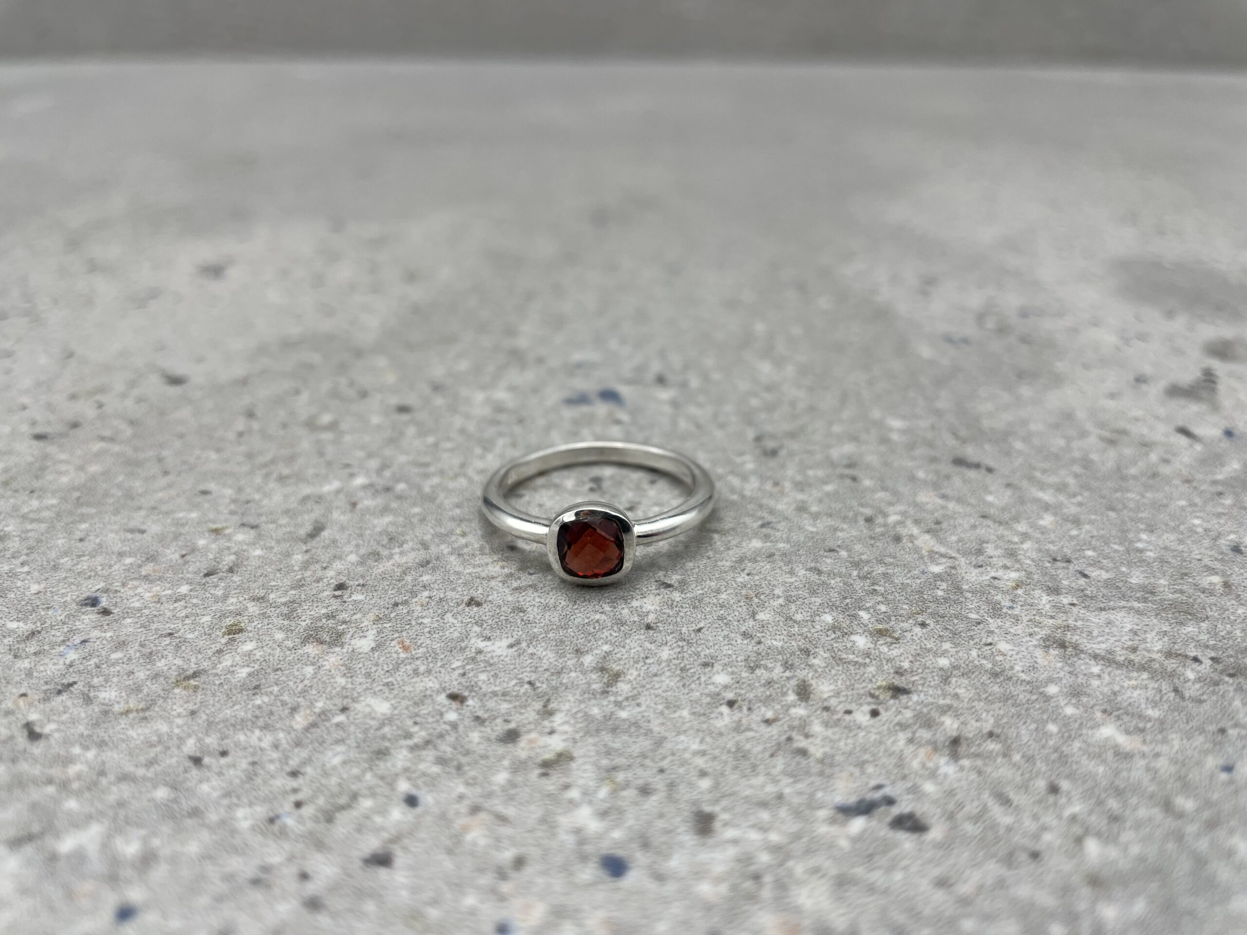 Ring - Granaat - facet - Afbeelding 2