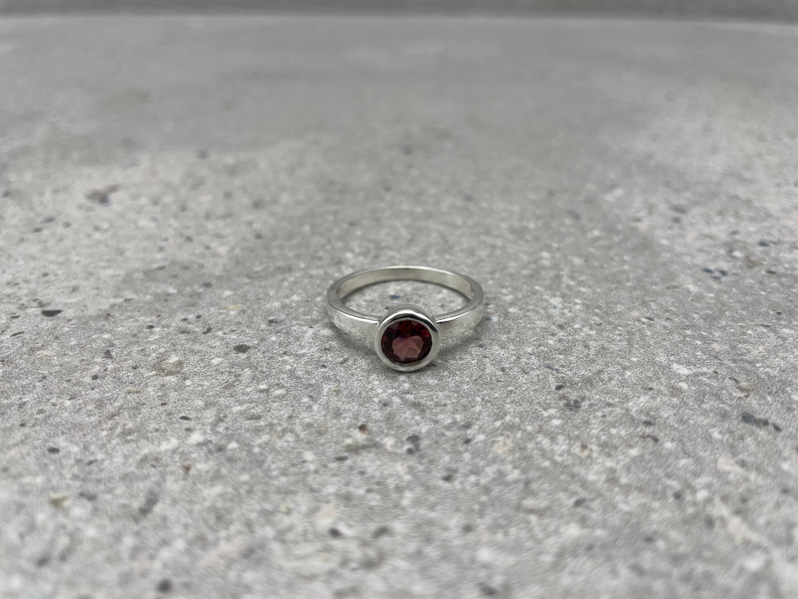 Ring - Granaat - facet - Afbeelding 2