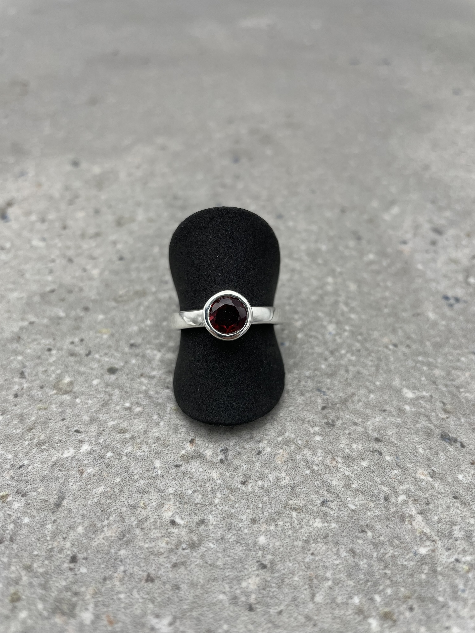 Ring - Granaat - facet