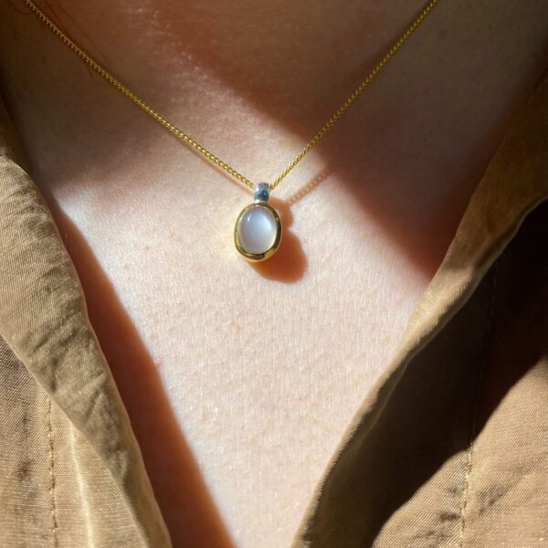 Grijze Maansteen - Goldplated hanger