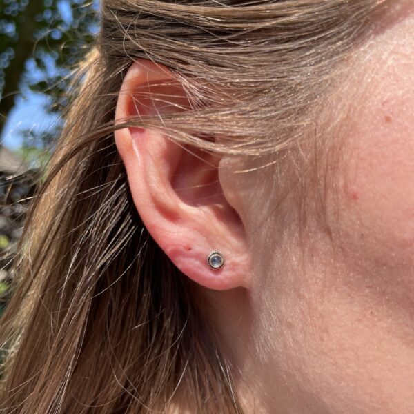 Oorstekers - rond - Labradoriet 4mm