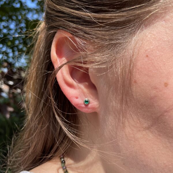 Agaat gebeitst - oorstekers - rond 4mm