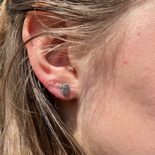 Oorstekers - ovaal - Labradoriet