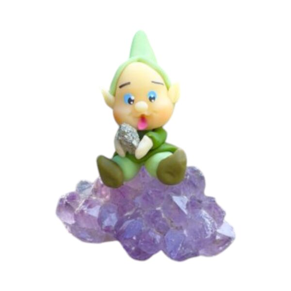 Dwergje met Pyriet op Amethist #3