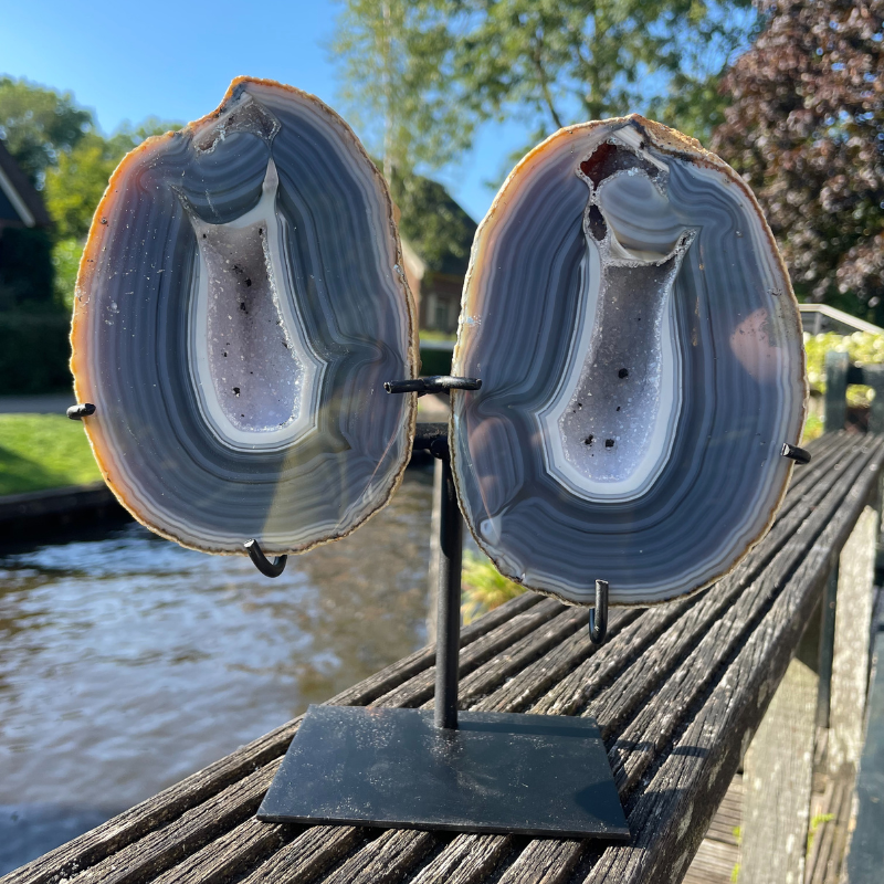 Op standaard - Agaat Geode butterfly #1