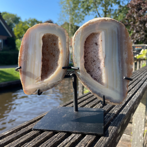 Op standaard - Agaat Geode butterfly #2